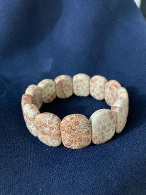 Natural Coral Bead Stretch Bracelet in Peach-Tan